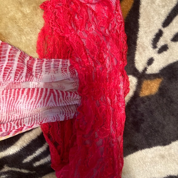 Beach bunny cover up - Picture 2 of 4